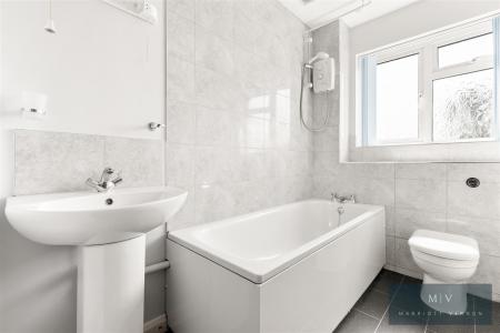 2 bedroom Semi-detached house for sale in Hazel Close, Croydon