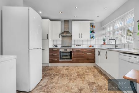 3 bedroom Terraced House for sale in Brockenhurst Way, London