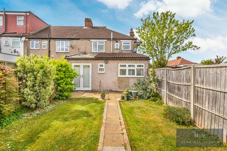 3 bedroom Terraced House for sale in Brockenhurst Way, London