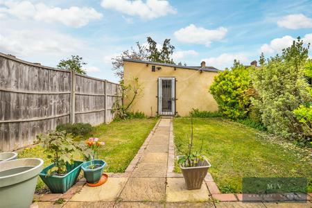 3 bedroom Terraced House for sale in Brockenhurst Way, London