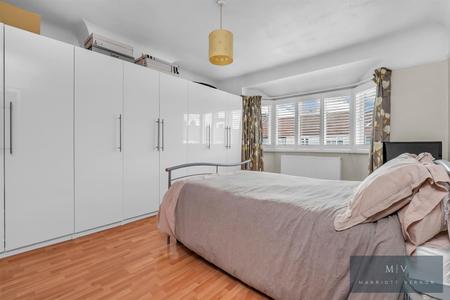 3 bedroom Terraced House for sale in Brockenhurst Way, London