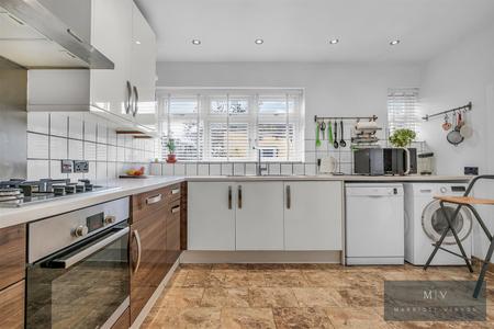 3 bedroom Terraced House for sale in Brockenhurst Way, London