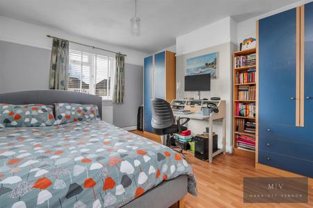 3 bedroom Terraced House for sale in Brockenhurst Way, London