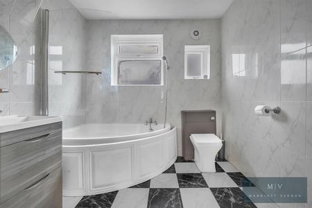 3 bedroom Terraced House for sale in Brockenhurst Way, London
