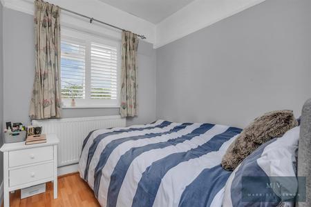 3 bedroom Terraced House for sale in Brockenhurst Way, London