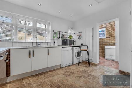3 bedroom Terraced House for sale in Brockenhurst Way, London