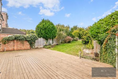 3 bedroom Semi-detached house for sale in Rawlins Close, South Croydon