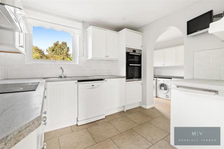 3 bedroom Semi-detached house for sale in Rawlins Close, South Croydon
