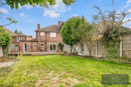 3 bedroom Semi-detached house for sale in Rawlins Close, South Croydon