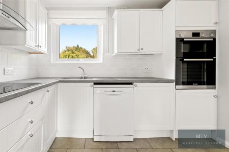 3 bedroom Semi-detached house for sale in Rawlins Close, South Croydon