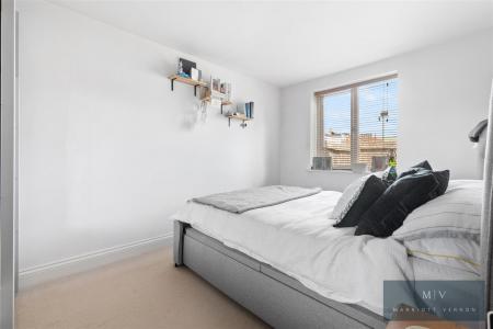 2 bedroom Flat for sale in Bynes Road, South Croydon