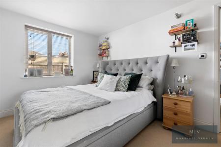 2 bedroom Flat for sale in Bynes Road, South Croydon