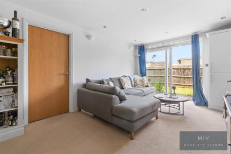 2 bedroom Flat for sale in Bynes Road, South Croydon