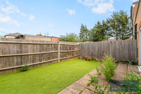 2 bedroom Flat for sale in Bynes Road, South Croydon
