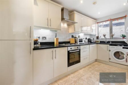 2 bedroom Flat for sale in Bynes Road, South Croydon