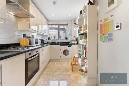 2 bedroom Flat for sale in Bynes Road, South Croydon