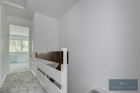 2 bedroom Flat for sale in Anselm Close, Croydon