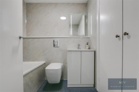2 bedroom Flat for sale in Anselm Close, Croydon