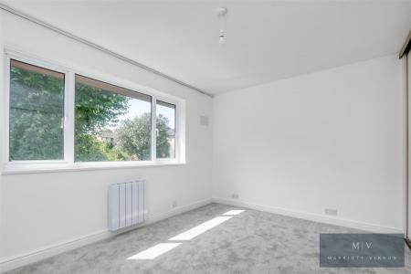 2 bedroom Flat for sale in Anselm Close, Croydon