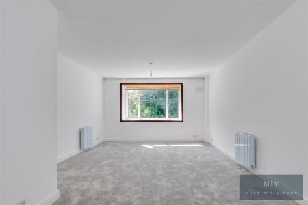 2 bedroom Flat for sale in Anselm Close, Croydon