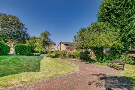 2 bedroom Flat for sale in Anselm Close, Croydon