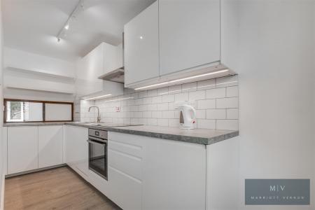 2 bedroom Flat for sale in Anselm Close, Croydon