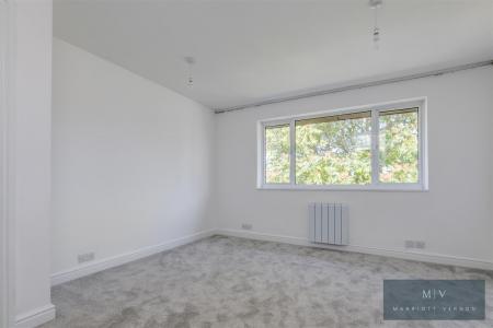 2 bedroom Flat for sale in Anselm Close, Croydon