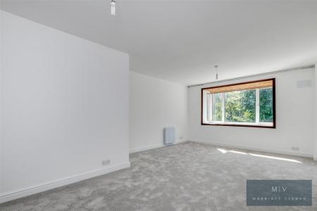 2 bedroom Flat for sale in Anselm Close, Croydon