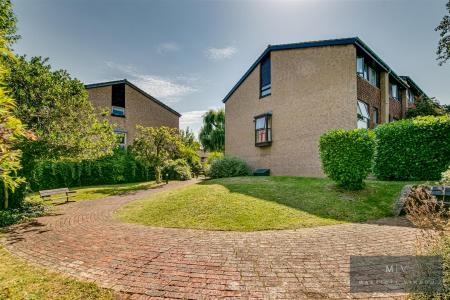 2 bedroom Flat for sale in Anselm Close, Croydon