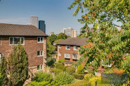 2 bedroom Flat for sale in Anselm Close, Croydon