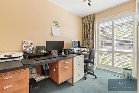 4 bedroom Detached bungalow for sale in Waldegrove, Park Hill, Croydon