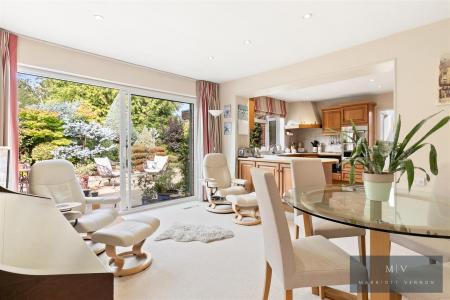4 bedroom Detached bungalow for sale in Waldegrove, Park Hill, Croydon