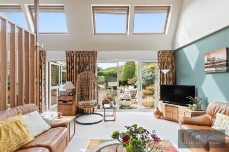 4 bedroom Detached bungalow for sale in Waldegrove, Park Hill, Croydon