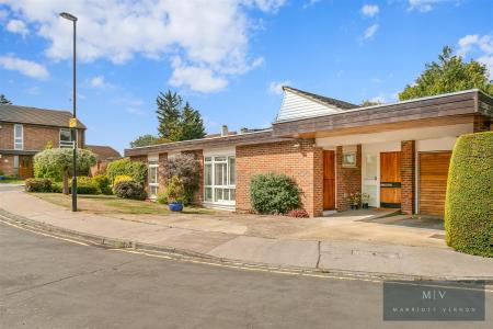 4 bedroom Detached bungalow for sale in Waldegrove, Park Hill, Croydon