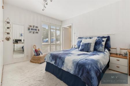 4 bedroom Detached bungalow for sale in Waldegrove, Park Hill, Croydon