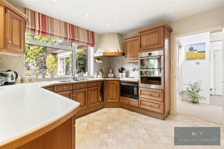 4 bedroom Detached bungalow for sale in Waldegrove, Park Hill, Croydon