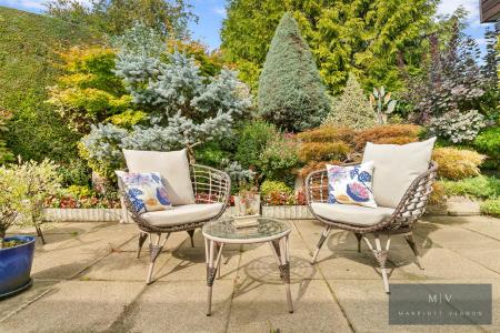 4 bedroom Detached bungalow for sale in Waldegrove, Park Hill, Croydon