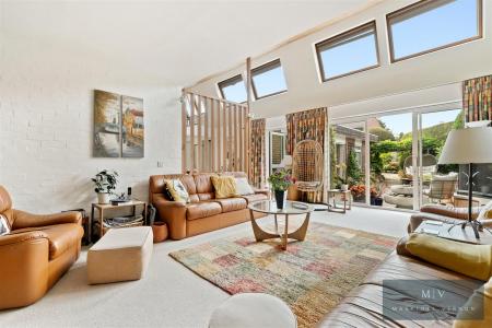 4 bedroom Detached bungalow for sale in Waldegrove, Park Hill, Croydon