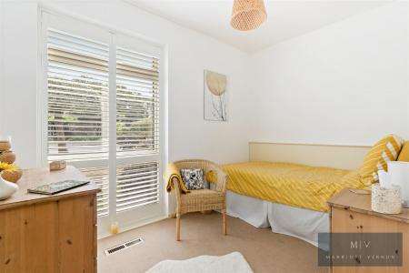 4 bedroom Detached bungalow for sale in Waldegrove, Park Hill, Croydon