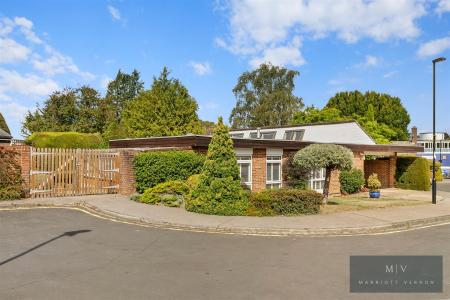 4 bedroom Detached bungalow for sale in Waldegrove, Park Hill, Croydon