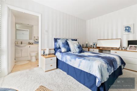 4 bedroom Detached bungalow for sale in Waldegrove, Park Hill, Croydon