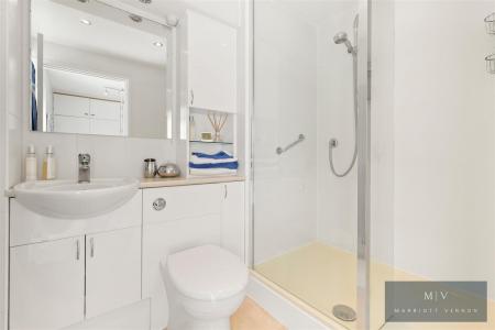 4 bedroom Detached bungalow for sale in Waldegrove, Park Hill, Croydon