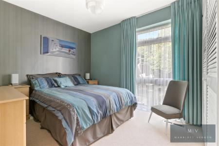 4 bedroom Detached bungalow for sale in Waldegrove, Park Hill, Croydon