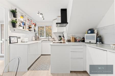 2 bedroom Flat for sale in Park Hill Rise, Croydon