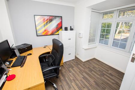 4 bedroom Detached house to let in Purley Downs Road, South Croydon