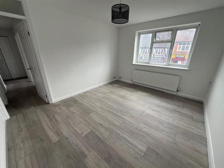 2 bedroom Flat to let in Godstone Road, Whyteleafe