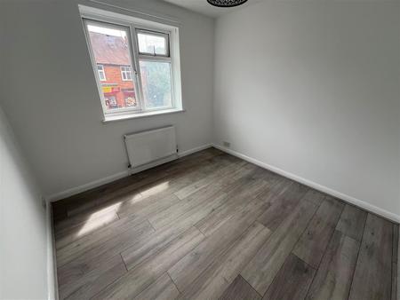2 bedroom Flat to let in Godstone Road, Whyteleafe
