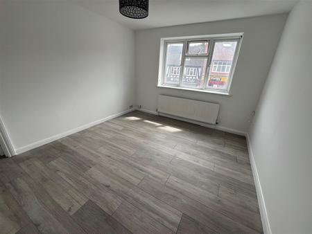 2 bedroom Flat to let in Godstone Road, Whyteleafe