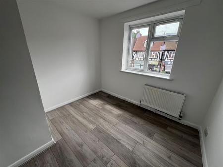 2 bedroom Flat to let in Godstone Road, Whyteleafe