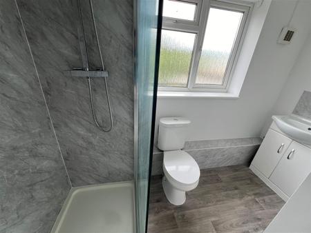 2 bedroom Flat to let in Godstone Road, Whyteleafe